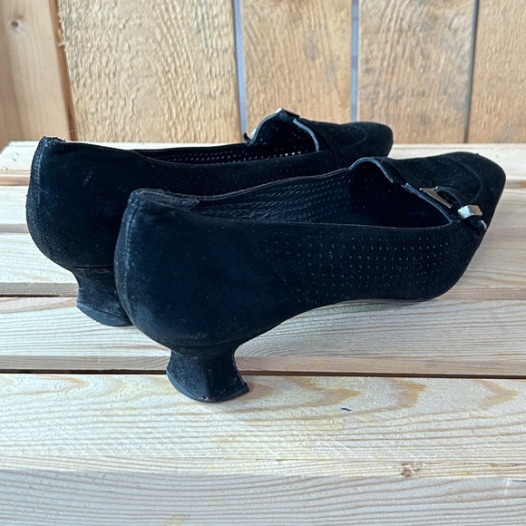 90s Stuart Weitzman Black Perforated Suede Kitten Heels, Size 7.5 Made in Spain - Picture 4 of 14